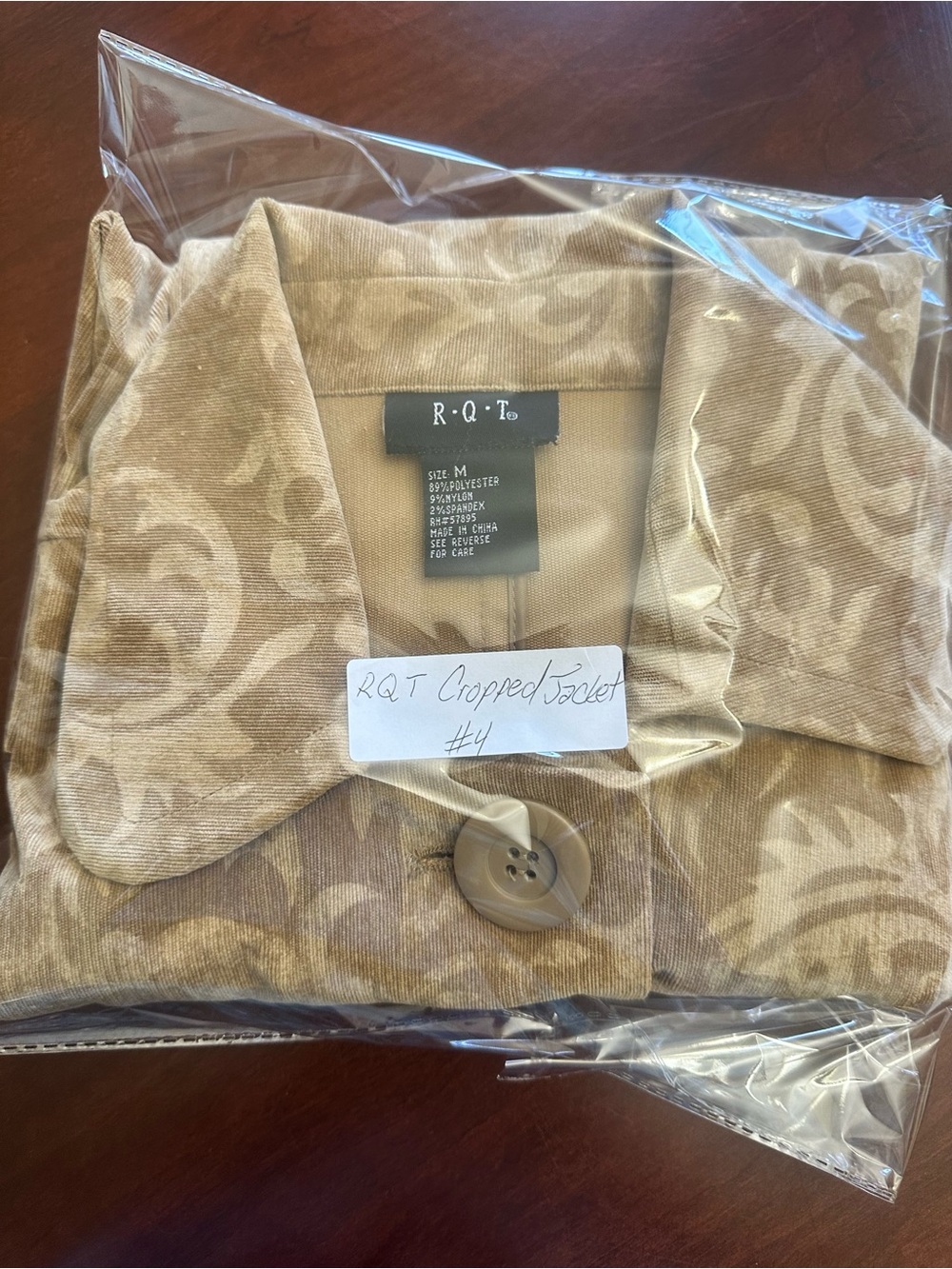 Tan Jacquard Short Coat RQT size medium, vintage, big button cropped jacket - Picture 8 of 8